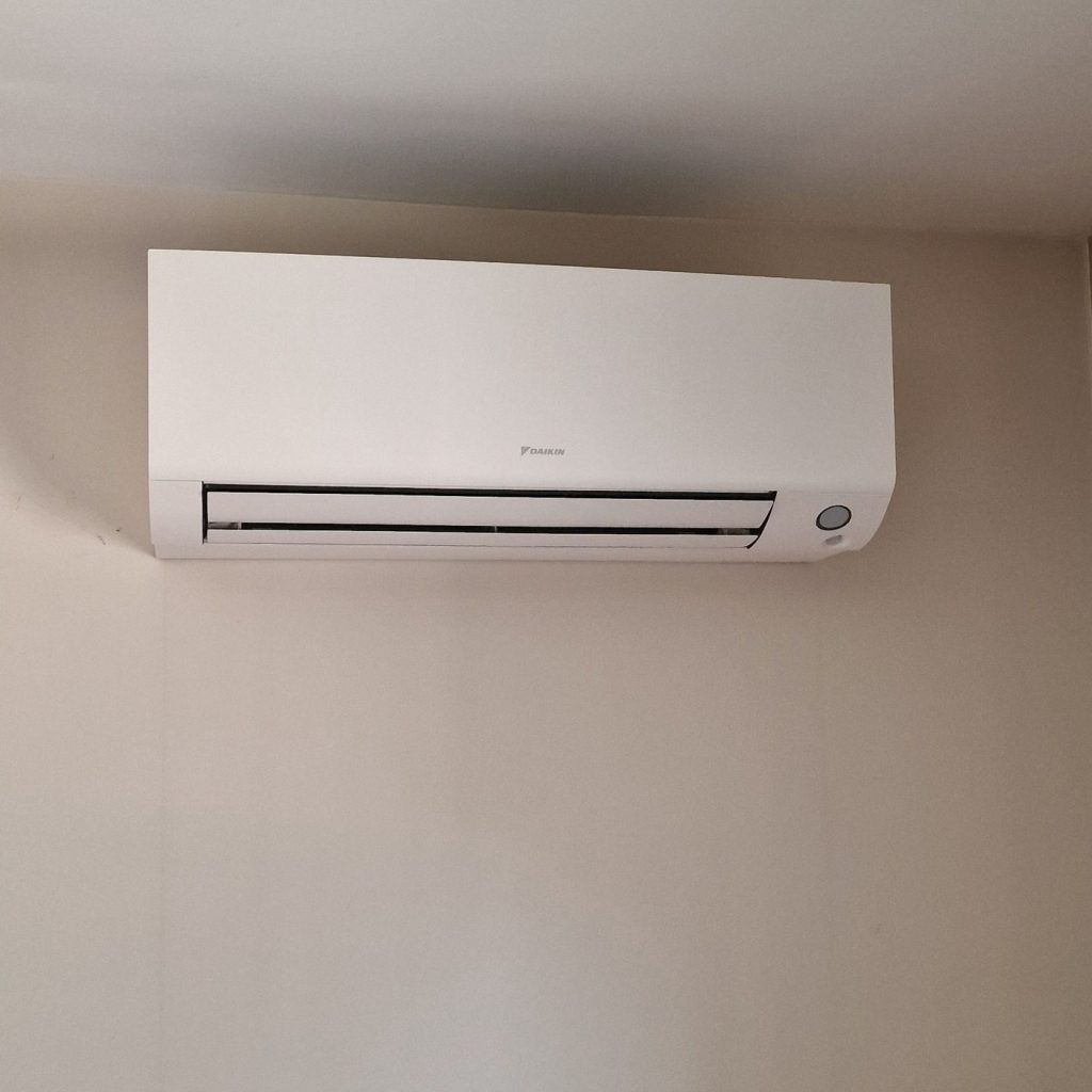 Daikin Perfera mural
